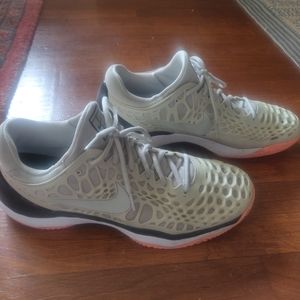 Nike Zoom Cage 3